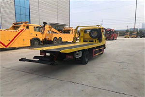 雨城区非事故拖车