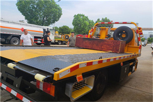 雨城区附近拖车电话号码服务